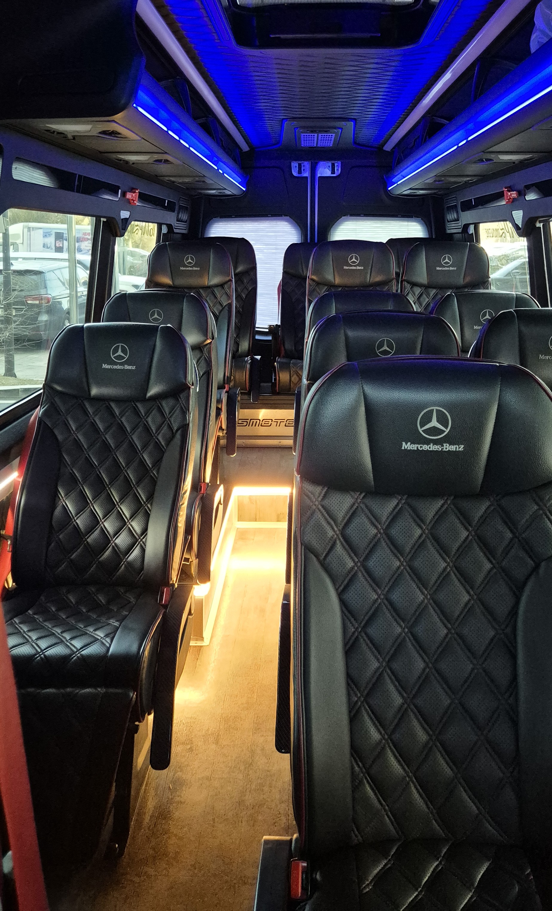 장거리 의전 이동에 적합한 벤츠 스프린터 리무진 좌석