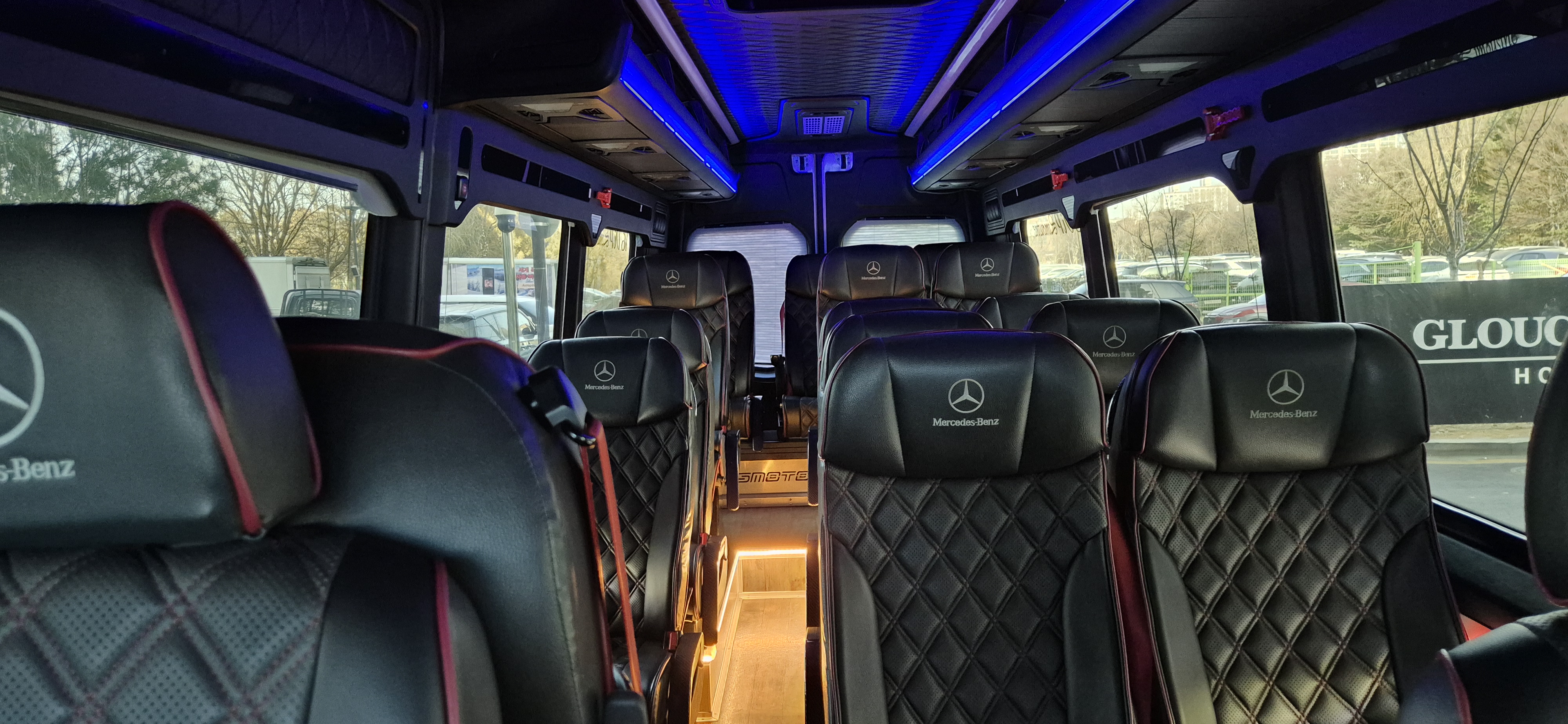 단체 VIP 이동에 적합한 벤츠 스프린터 16인승 실내 공간