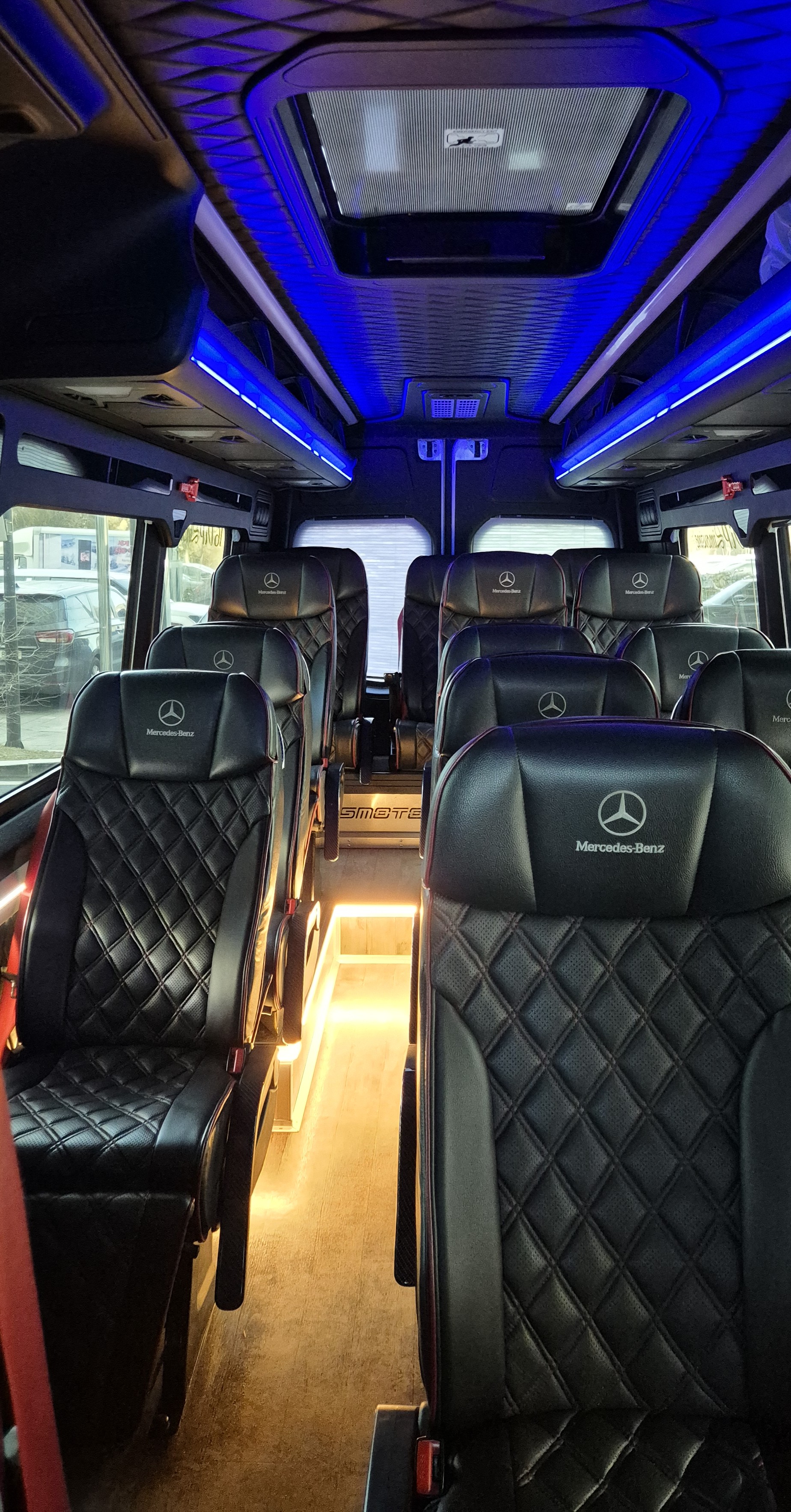 벤츠 스프린터 리무진 실내 블루 무드 라이트 인테리어