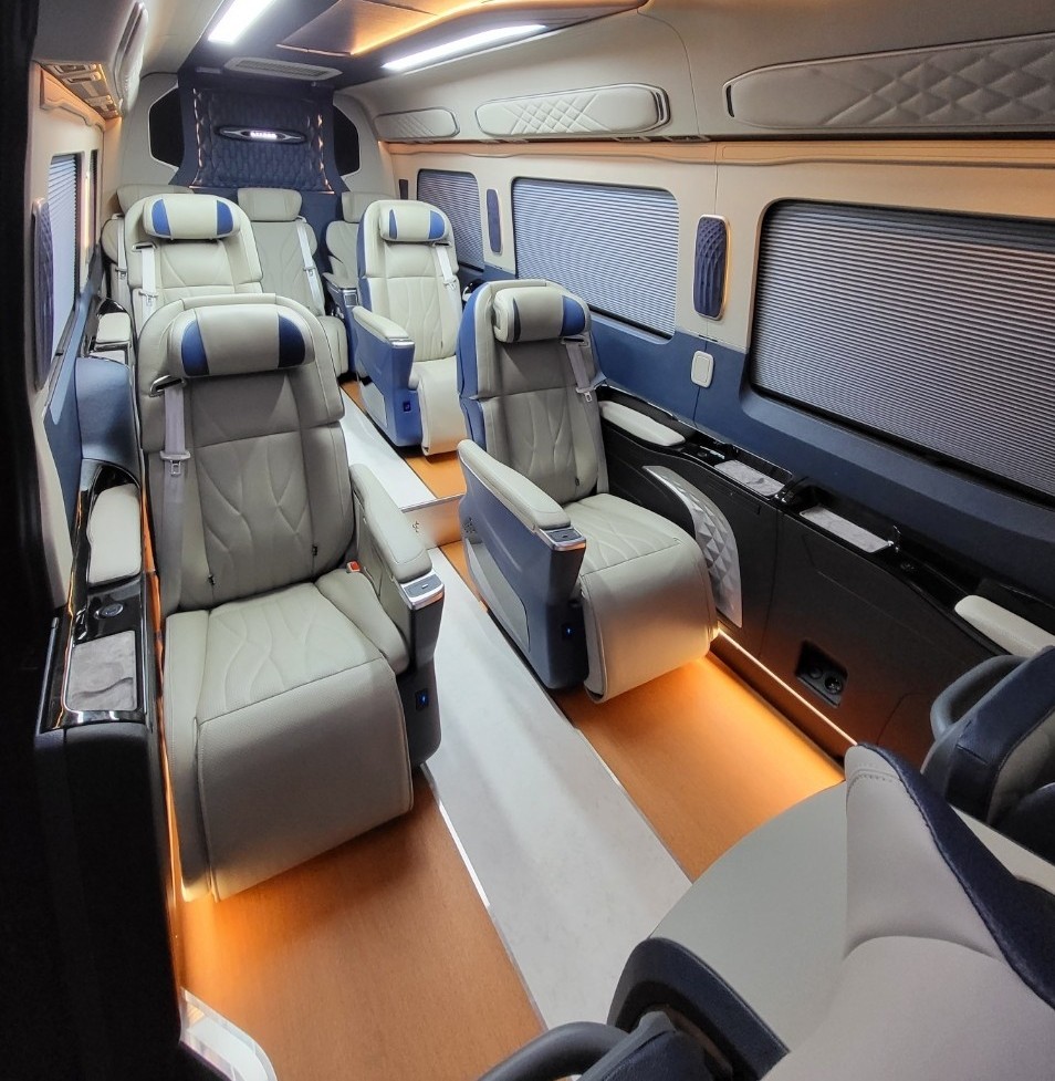 벤츠 스프린터 리무진 프리미엄 실내 시트와 독립형 좌석